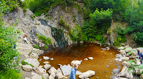 Cascade de Bayehon, entstehen durch einen geophysikalischen 'Normalverwerfung'.