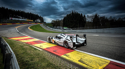 Spa-Francorchamps Rennstrecke: Der Eau Rouge.